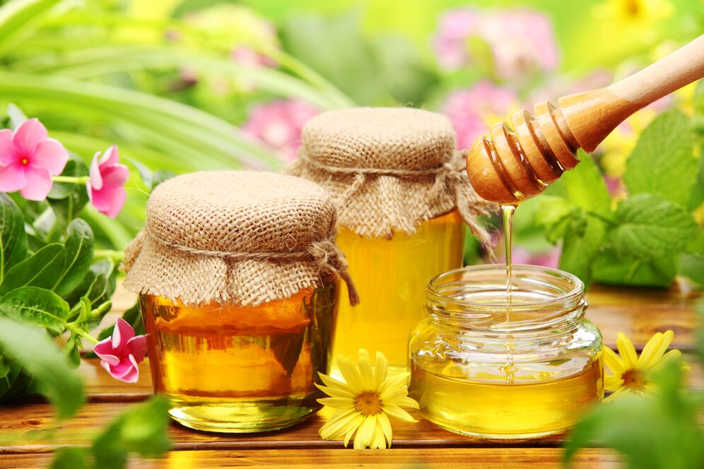 น้ำผึ้งเป็นยาแก้พยาธิพื้นบ้านที่กำจัดปรสิตในผู้ใหญ่และเด็ก