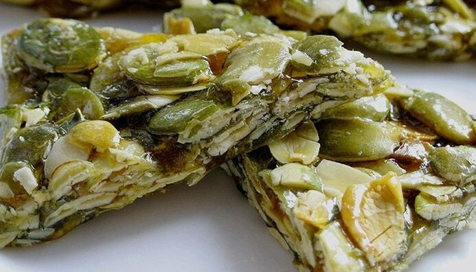 kozinaki จากเมล็ดฟักทองสำหรับหนอน